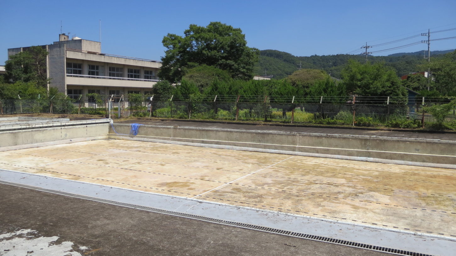 いろいろ撮影できる学校スタジオ・プール・清掃・高圧洗浄機・水抜き清掃