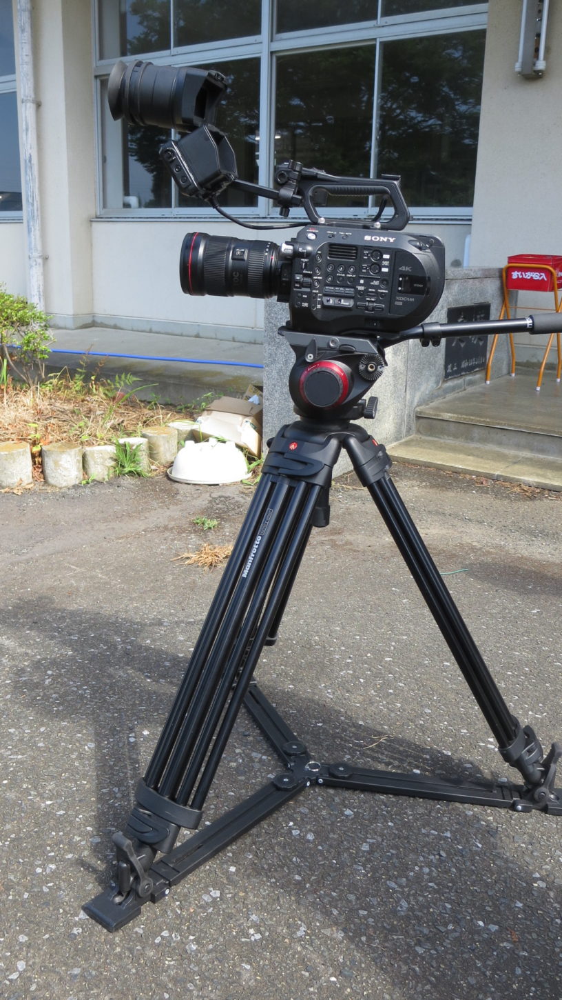 いろいろ撮影できる学校スタジオ・ミュージックビデオ撮影のカメラ・ソニーFS7・レンズはキャノン