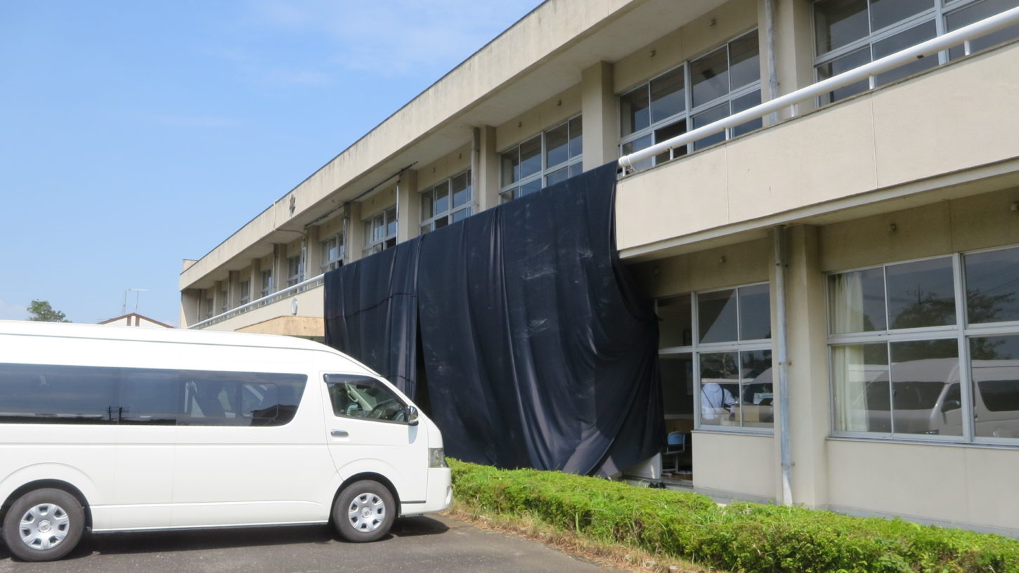 いろいろ撮影できる学校スタジオ・夜シーン・ナイトシーン・撮影・暗幕・黒シート