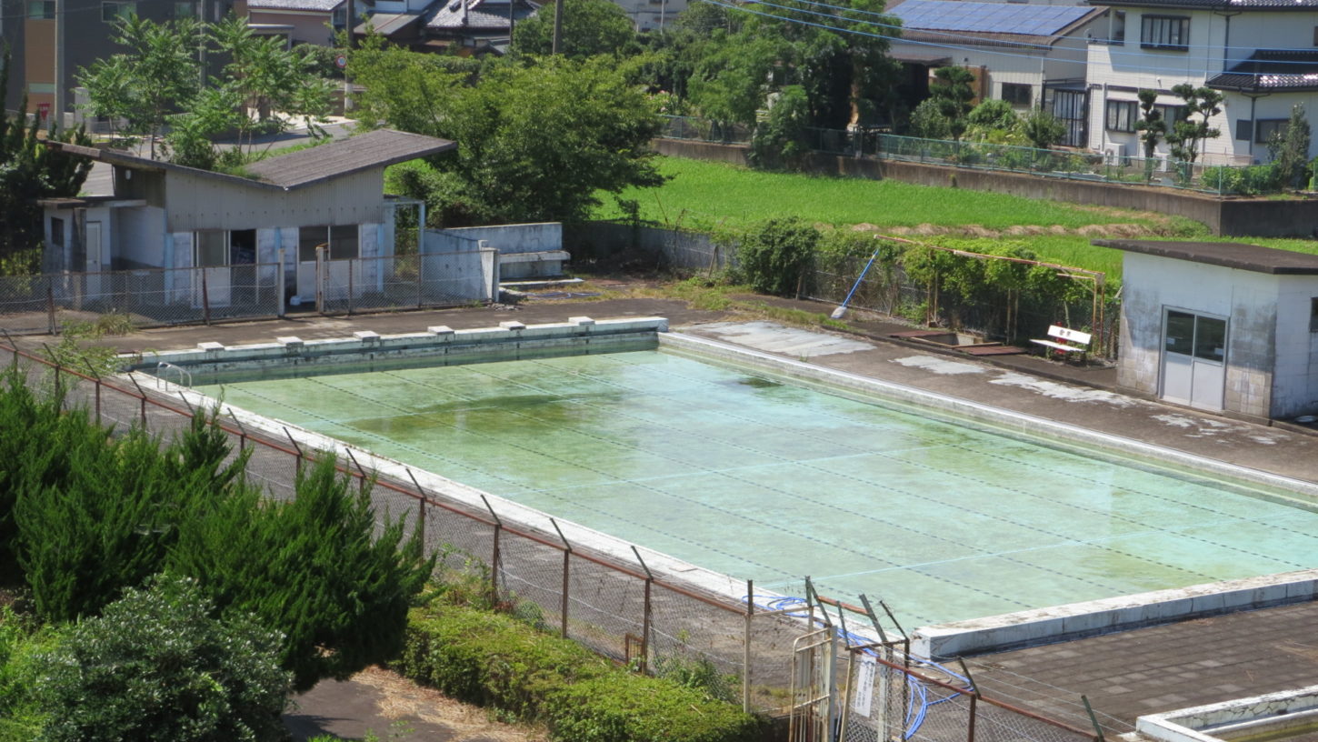 いろいろ撮影できる学校スタジオのプール・水が入り・撮影開始・プール開き・プール貸出・レンタル・貸し切り