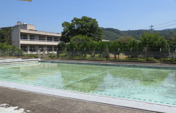 いろいろ撮影できる学校スタジオのプール・水が入り・撮影開始・プール開き・プール貸出・レンタル・貸し切り