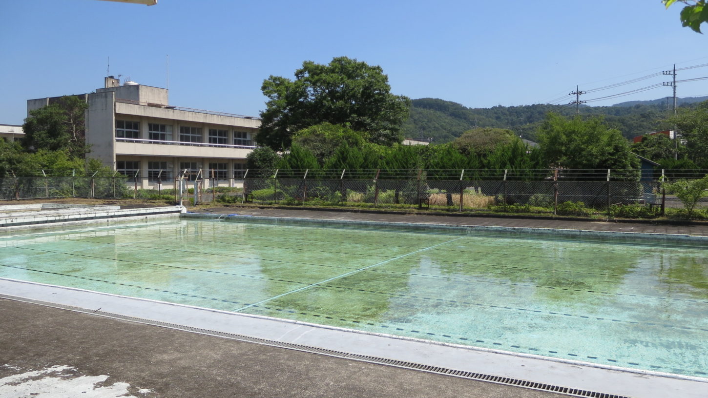 いろいろ撮影できる学校スタジオのプール・水が入り・撮影開始・プール開き・プール貸出・レンタル・貸し切り