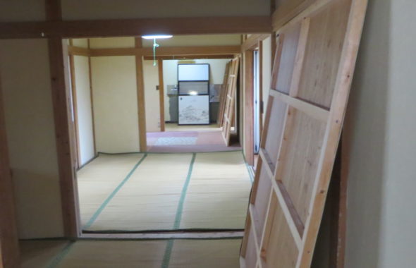 昭和でレトロなアパートスタジオ・室内のパネル壁・取り外しできます・撮影専用に改造