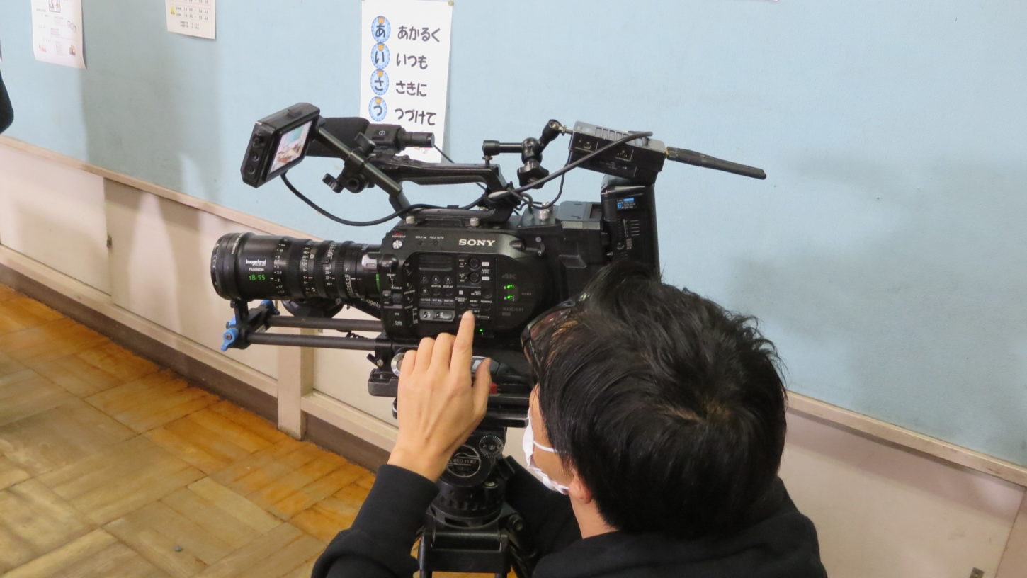 いろいろ撮影できる学校スタジオ・今日の撮影のカメラ・ソニーＦＳ7・再現ドラマ撮影・アトリエミカミのハウススタジオ