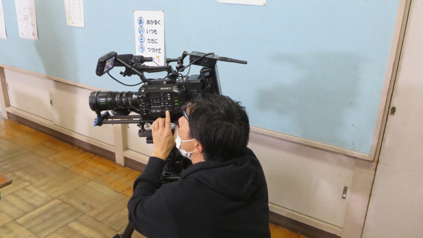 いろいろ撮影できる学校スタジオ・今日の撮影のカメラ・ソニーＦＳ7・再現ドラマ撮影・アトリエミカミのハウススタジオ
