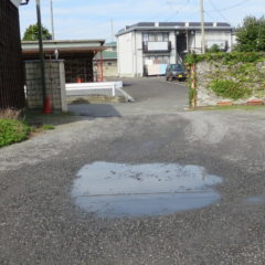 登録有形文化財橋本旅館スタジオ・駐車場の水たまり修復・砂利500キロ・