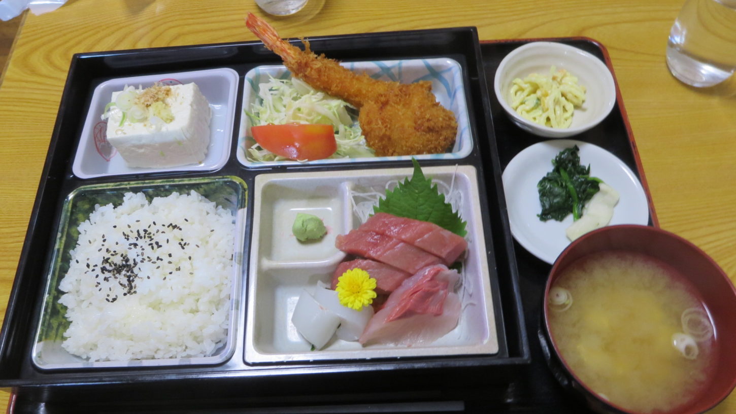茨城県桜川市真壁町亀熊120-1・お食事処　まごころ亭かまや・0296-54-0666・ロケ弁・撮影弁当・・いろいろ撮影できる学校スタジオ撮影・登録有形文化財橋本旅館スタジオ・アトリエミカミのハウススタジオ・桜川市内・
