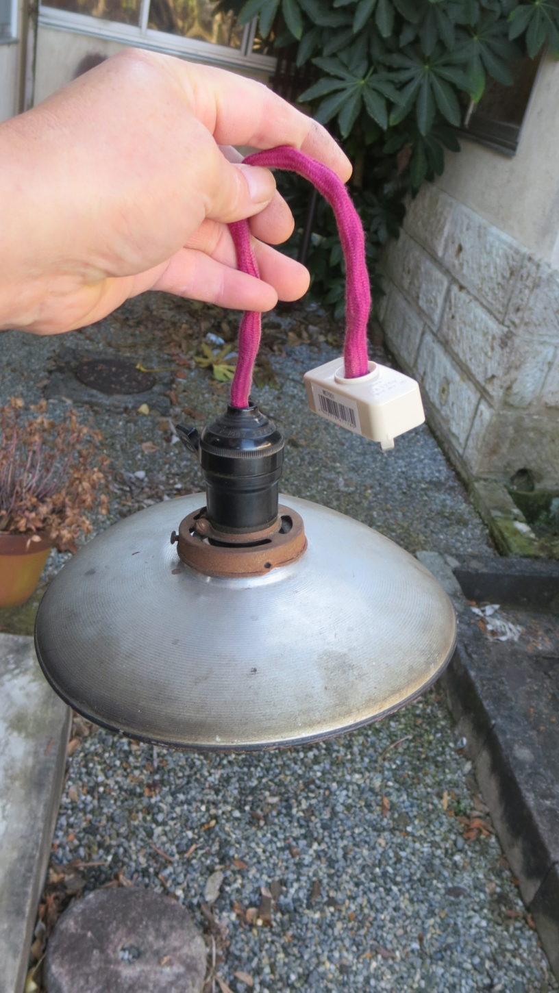 登録有形文化財橋本旅館スタジオ・旧館1階のトイレ・電機の傘交換・修理・取り付け・撤去・