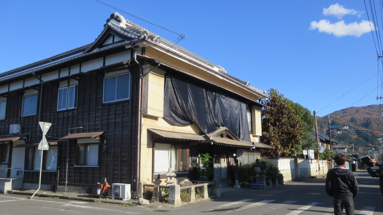 登録有形文化財橋本旅館スタジオ・撮影中・連続ドラマ・ナイトシーン・部屋の中
