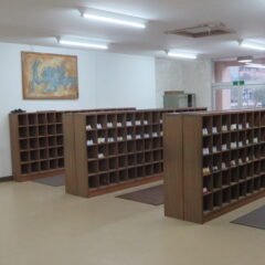 いろいろ撮影できる学校スタジオ・昇降口・ＬＥＤ型の蛍光灯に交換・全部・バイパス工事