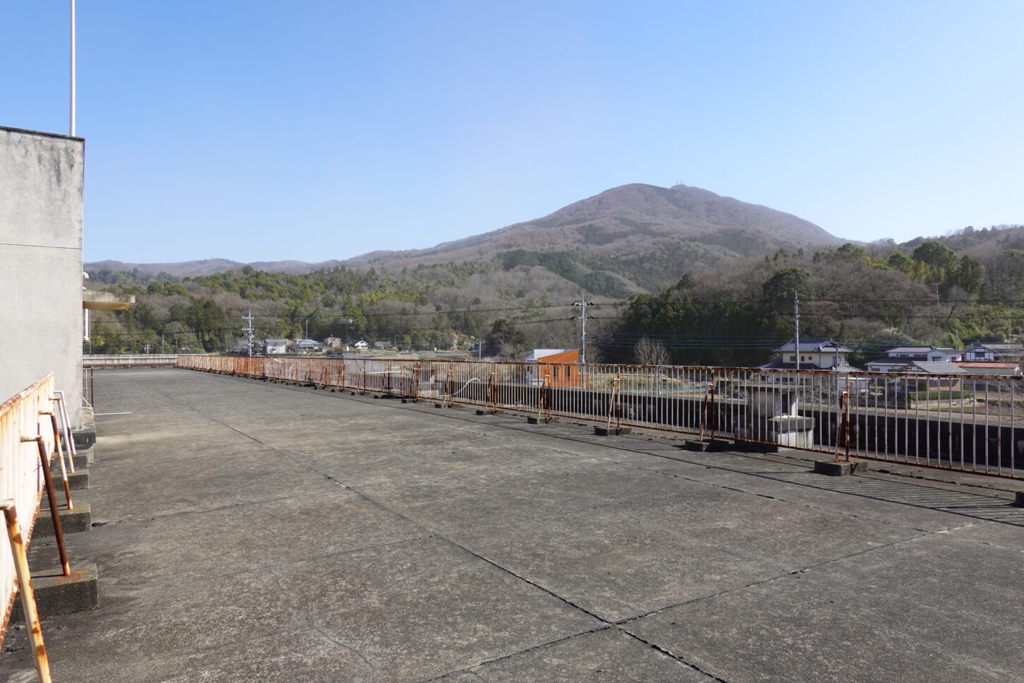 いろいろ撮影できる学校スタジオの魅力・筑波山をバックに撮影