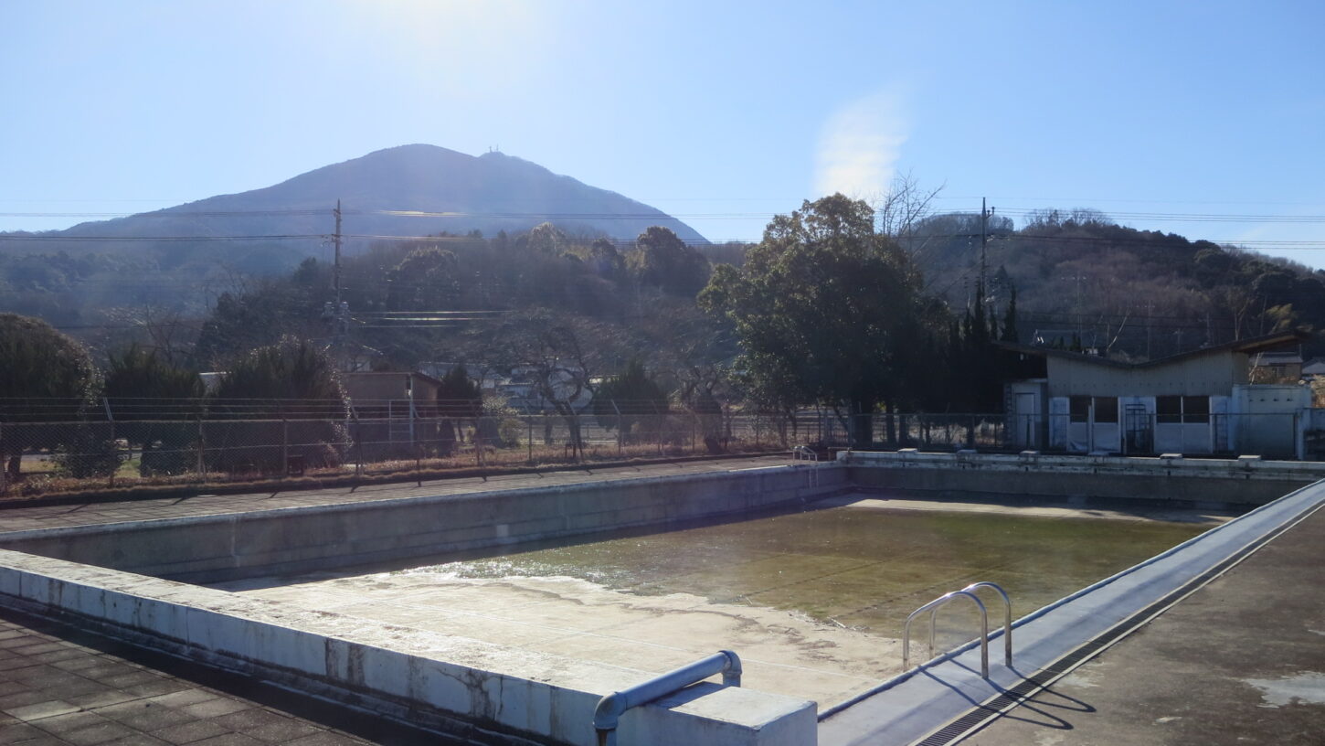いろいろ撮影できる学校スタジオの魅力・筑波山をバックに撮影
