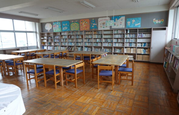 いろいろ撮影できる学校スタジオの図書室・本補充・美術飾り用・撮影