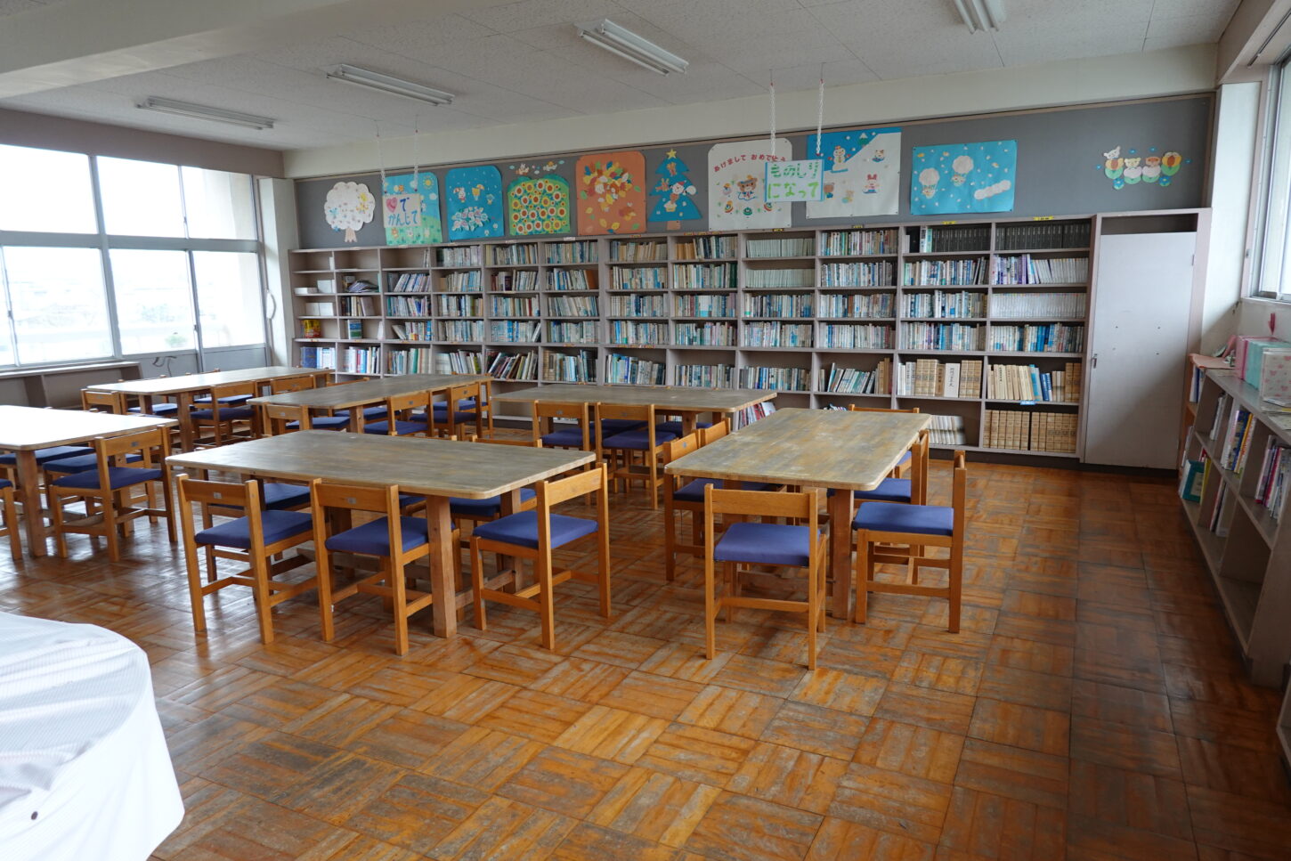 いろいろ撮影できる学校スタジオの図書室・本補充・美術飾り用・撮影