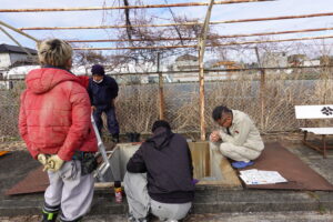 いろいろ撮影できる学校スタジオのプールの排水バルブのトラブル発生・緊急事態・撮影に間に合うか・プールの水満タンになるのか