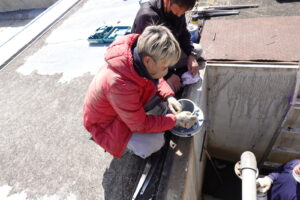 いろいろ撮影できる学校スタジオのプールの排水バルブのトラブル発生・緊急事態・撮影に間に合うか・プールの水満タンになるのか