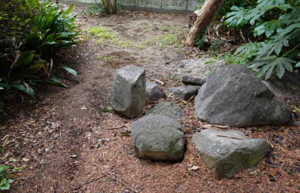 登録有形文化財橋本旅館スタジオ・庭・石の移動・整地