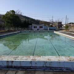 いろいろ撮影できる学校スタジオのプールの水はり開始から６８時間後