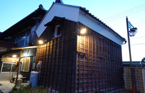 登録有形文化財橋本旅館スタジオ・駐車場側・照明新設設置