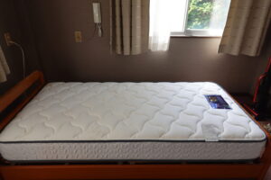ベット・高級マットレス・購入・登録有形文化財橋本旅館スタジオに宿泊・自分用・待機