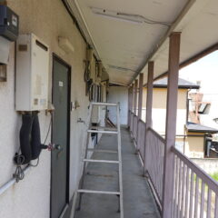 アトリエミカミ管理運営・昭和でレトロなアパートスタジオ・撮影専用に改造・撮影スタジオ・外廊下・照明・蛍光灯型のＬＥＤ照明