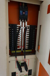 学校スタジオ．1階電源、配電盤。照明部必見 撮影用の電源確保