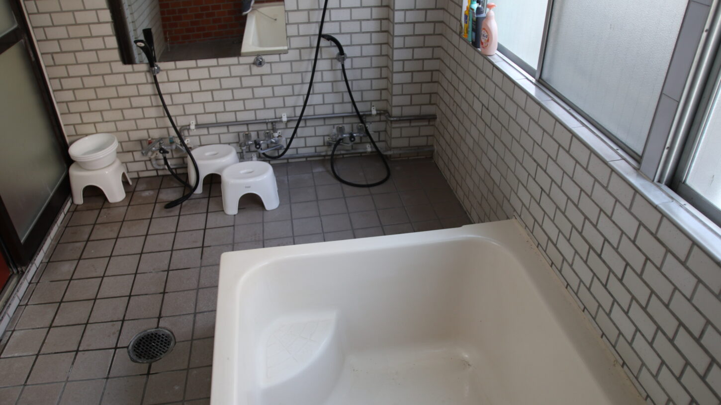 合宿所、社員寮、学生寮、昭和のビジネスホテル、共同風呂、共同浴槽、撮影場所