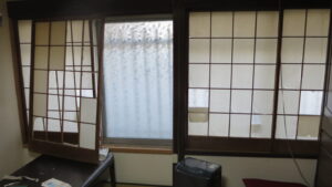 登録有形文化財橋本旅館スタジオ‣１階・正面玄関脇の和室・障子張り替え準備・メンテナンス