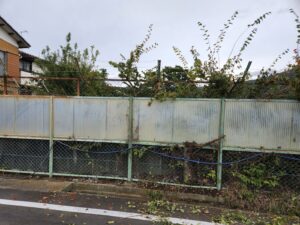 学校の外の塀周り整備