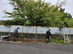学校の外の塀周り整備