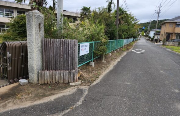 学校の外の塀周り整備