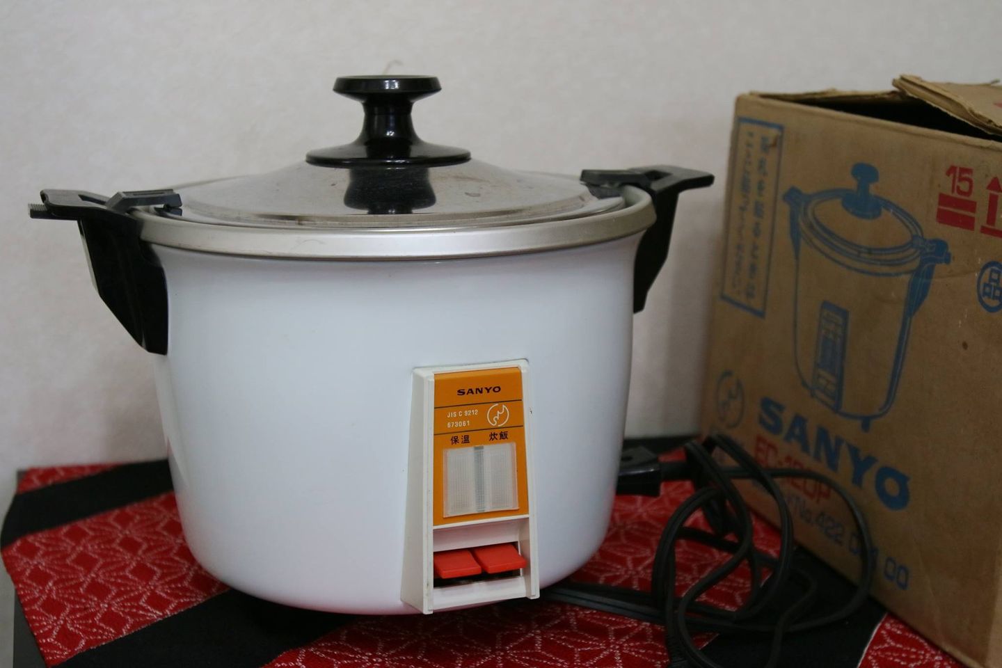 １９６０年台の炊飯器・デットストック物・美術飾り・昭和でレトロなアパートスタジオ・撮影専用アパート・アトリエミカミ管理運営
