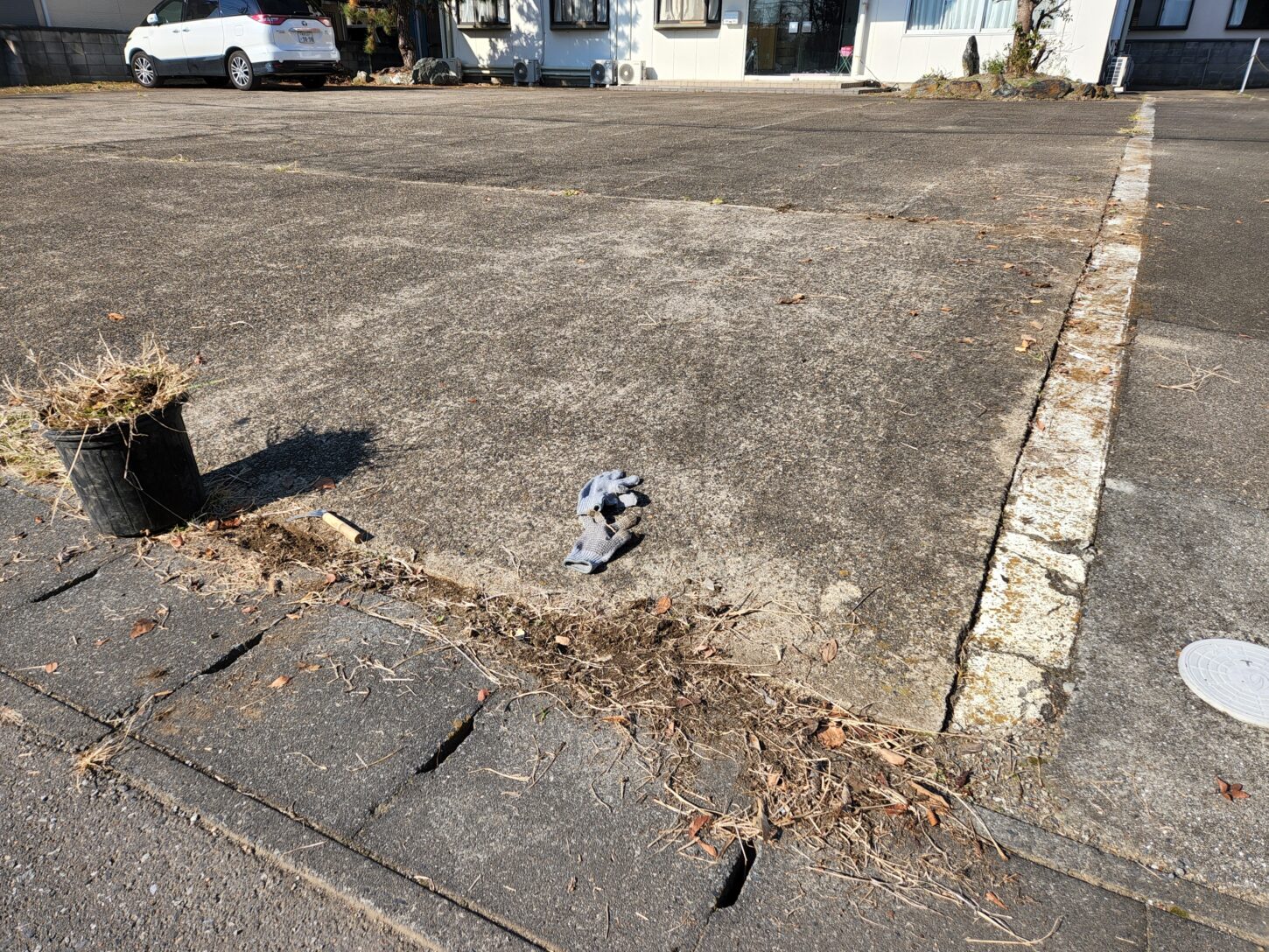元ビジネスホテルスタジオ・大型戸建てスタジオ・駐車場・雑草・草・駆除・アトリエミカミ撮影場所管理物件・ドラマ・映画・ミュージックビデオ・再現ドラマ・コスプレ・ユーチューブ