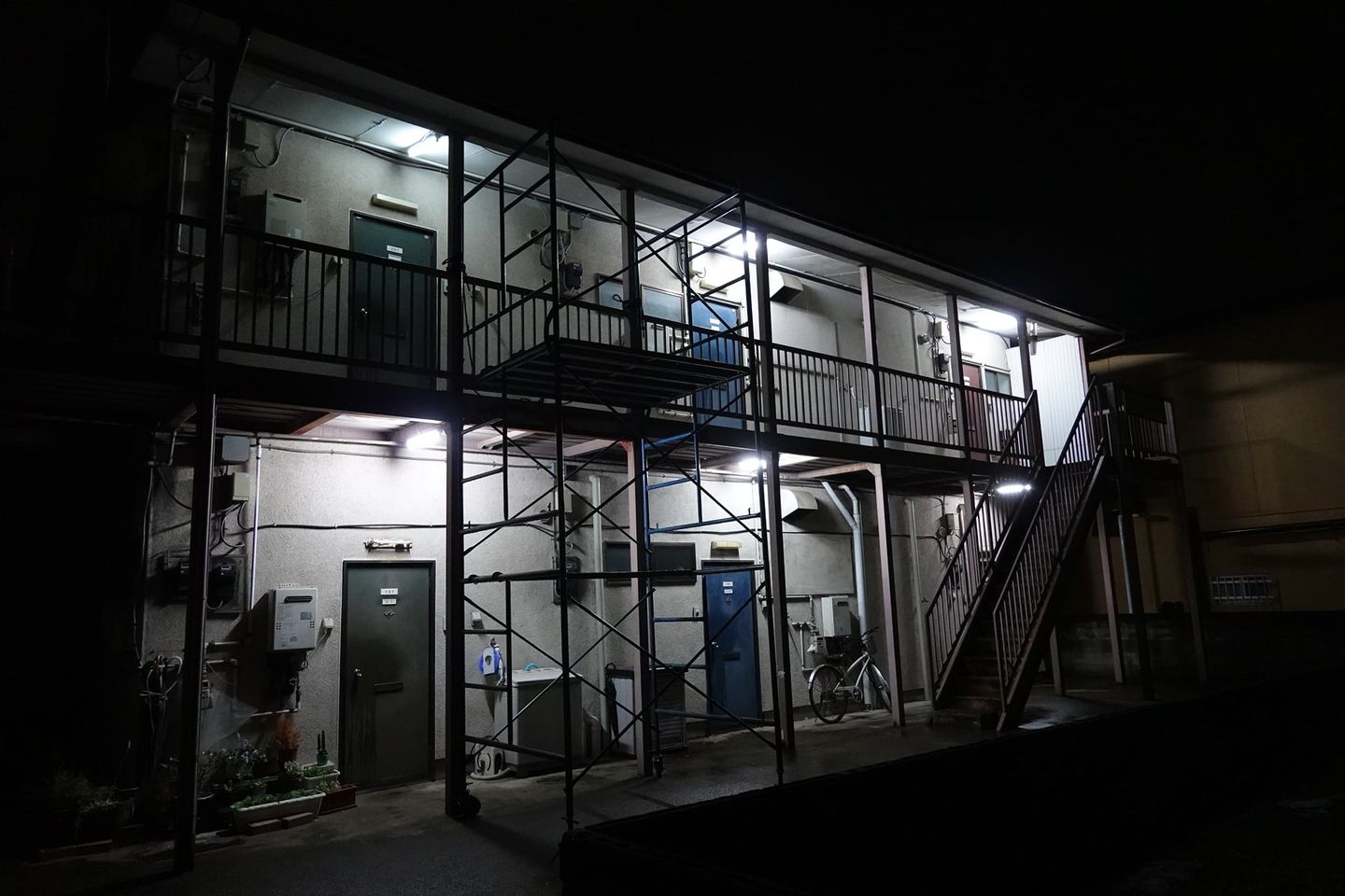 撮影専用のアパート・スタジオ・昭和でレトロ・撮影専用電源常備・撮影用ロケセット・壁が取り外しできるパネル壁・全部屋撮影貸し切り物件・アパートスタジオ