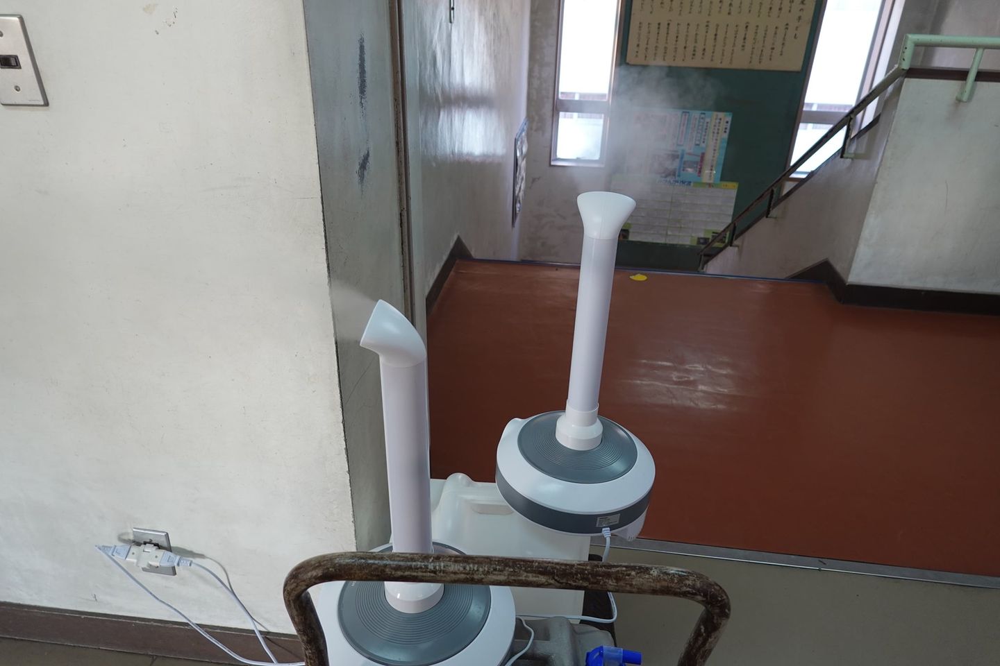 消毒液・大型超音波加湿器で散布・次亜塩素水・校舎・学校スタジオ・アトリエミカミ管理運営