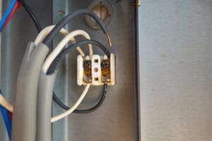LED型蛍光灯交換、職員室・接触不良・不点灯・修理・学校スタジオ・アトリエミカミ管理運営