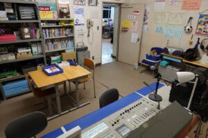 学校スタジオ・放送室飾り例・アトリエミカミ管理運
