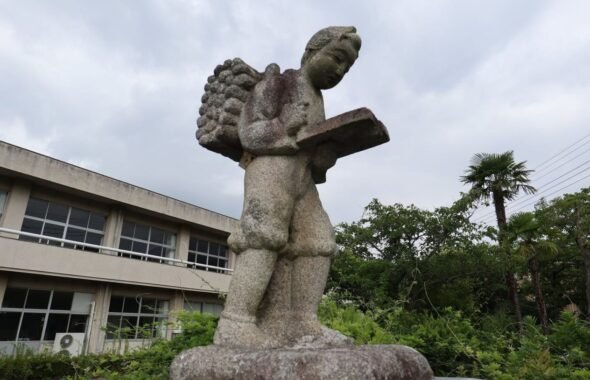 学校・学校スタジオ・外観・昇降口・屋上・人気・撮影スポット・職員室・基本飾り込・小道具・高校生用教室・アトリエミカミ管理運営・ロケ地・桜川市・真壁町・ドラマ・映画・ミュージックビデオ・撮影場所・東京近郊・屋上・出口