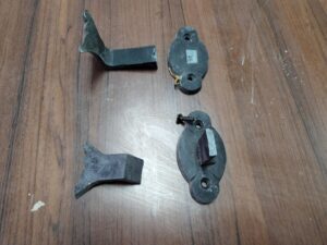 校長室の額の取付金具破損している・取り外して・新規に交換・1年ぶりに額取付・基本飾り込・小道具・高校生用教室・アトリエミカミ管理運営・ロケ地・桜川市・真壁町・ドラマ・映画・ミュージックビデオ・撮影場所・東京近郊・YouTube撮影・ロケハン・美術建て込み