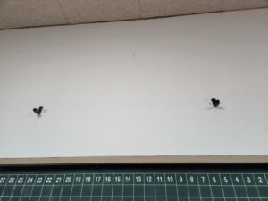 校長室の額の取付金具破損している・取り外して・新規に交換・1年ぶりに額取付・基本飾り込・小道具・高校生用教室・アトリエミカミ管理運営・ロケ地・桜川市・真壁町・ドラマ・映画・ミュージックビデオ・撮影場所・東京近郊・YouTube撮影・ロケハン・美術建て込み