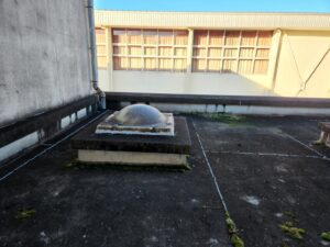 学校・学校スタジオ・雨漏り・修理・コーキング・昇降口・屋上・人気・撮影スポット・職員室・基本飾り込・小道具・高校生用教室・アトリエミカミ管理運営・ロケ地・桜川市・真壁町・ドラマ・映画・ミュージックビデオ・撮影場所・東京近郊・屋上・出口