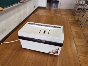学校スタジオ・美術飾りとして、黒板けし・クリーナー・職員室・基本飾り込・小道具・高校生用教室・アトリエミカミ管理運営・ロケ地・桜川市・真壁町・ドラマ・映画・ミュージックビデオ・撮影場所・東京近郊・YouTube撮影・ロケハン・美術建て込み