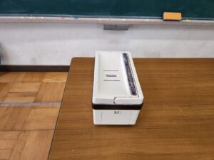 学校スタジオ・美術飾りとして、黒板けし・クリーナー・職員室・基本飾り込・小道具・高校生用教室・アトリエミカミ管理運営・ロケ地・桜川市・真壁町・ドラマ・映画・ミュージックビデオ・撮影場所・東京近郊・YouTube撮影・ロケハン・美術建て込み