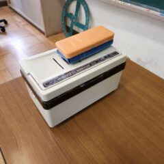 学校スタジオ・美術飾りとして、黒板けし・クリーナー・職員室・基本飾り込・小道具・高校生用教室・アトリエミカミ管理運営・ロケ地・桜川市・真壁町・ドラマ・映画・ミュージックビデオ・撮影場所・東京近郊・YouTube撮影・ロケハン・美術建て込み