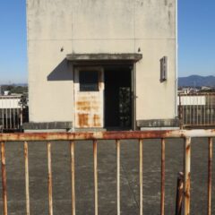 学校スタジオ・職員室・基本飾り込・小道具・高校生用教室・アトリエミカミ管理運営・ロケ地・桜川市・真壁町・ドラマ・映画・ミュージックビデオ・撮影場所・東京近郊・屋上・出口