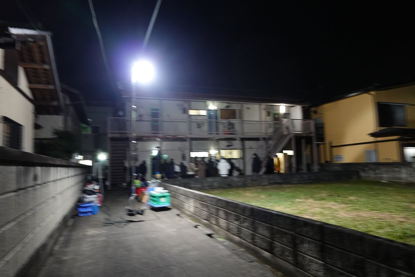 昭和でレトロなアパートスタジオ・撮影中・メインロケハン・オールスタッフロケハン・撮影専用物件・アトリエミカミ管理運営・ロケ地・ロケ場所・ロケセット・撮影場所・ハウススタジオ・レンタルスタジオ・全室撮影専用・東京近郊・水海道・常総市・撮影用に改造・撮影専用電源確保・ドラマ・映画・ミュージックビデオ・バラエティー番・再現ドラマ
