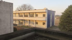 学校スタジオ・外観・アトリエミカミ管理運営・撮影場所・ロケ地・ドラマ撮影・映画撮影・ミュージックビデオ撮影・CM撮影・コマーシャル撮影・ウエーブ動画・撮影現場・東京近郊・YouTube撮影・スチール撮影・グラフィック撮影・イメージ撮影・再現ドラマ撮影