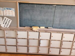 学校スタジオ・教室・小道具の移動・本の移動・図書室・本の補充・無くなる‣原因・外廊下・ベランダ・照明設置・カメラポジ・部室・飾り例・ロッカールーム・バスケ部・剣道部・テニス部・サッカー部・テニス部・柔道部・バレー部・卓球部・撮影ポイント・イメージカット・ロケ地・ロケ場所・撮影場所・撮影スポット・学校庭・コスプレ撮影・ドラマ撮影・映画撮影・YouTube撮影・ハウススタジオ・レンタルスタジオ・貸しスタジオ・アトリエミカミ管理運営・東京近郊・桜川市・真壁町・スタジオ・CM撮影