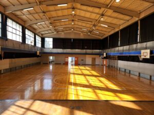 学校スタジオ・体育館・自然光が入る・明るい・光の演出・冬・教室・外廊下・ベランダ・照明設置・カメラポジ・部室・飾り例・ロッカールーム・バスケ部・剣道部・テニス部・サッカー部・テニス部・柔道部・バレー部・卓球部・撮影ポイント・イメージカット・ロケ地・ロケ場所・撮影場所・撮影スポット・学校庭・コスプレ撮影・ドラマ撮影・映画撮影・YouTube撮影・ハウススタジオ・レンタルスタジオ・貸しスタジオ・アトリエミカミ管理運営・東京近郊・桜川市・真壁町・スタジオ・CM撮影