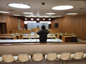 裁判所に観える議場・会議室・撮影・ロケ地・アトリエミカミがロケーションコーデネートしてます・ドラマ・映画・ミュージックビデオ・ロケ場所